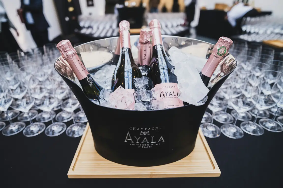 Champagne varietà e bottiglie