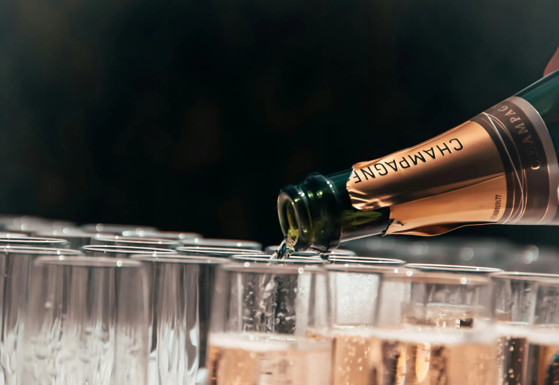 Champagne: un viaggio attraverso bollicine, storia e segreti