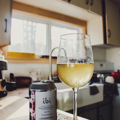 Negli ultimi anni, il vino in lattina sta guadagnando sempre più popolarità